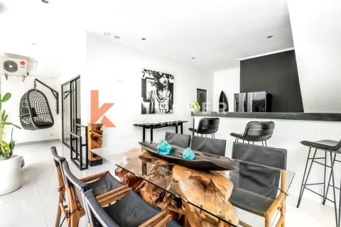 Vila 3 kamar tidur di Tibubeneng, Badung, Bali (13491) 8