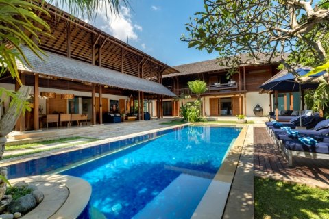 Vila 5 kamar tidur di Seminyak, Badung, Bali (1320)