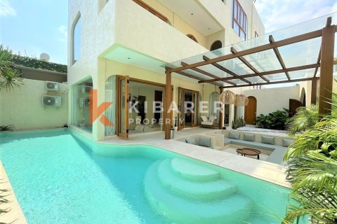 Vila 3 kamar tidur di Tibubeneng, Badung, Bali (12669)