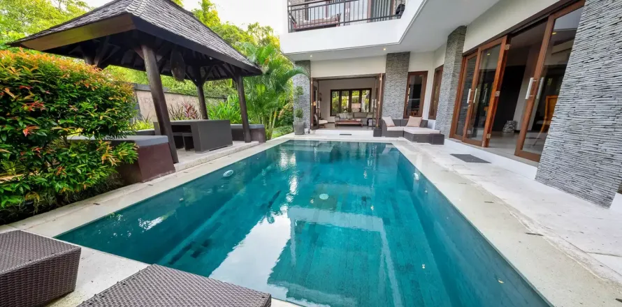 8 bedrooms Villa in Tibubeneng, Badung, Bali (10883)