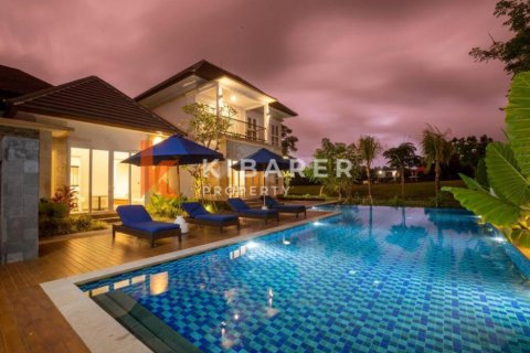 Vila 5 kamar tidur di Kuta Selatan, Badung, Bali (13584)