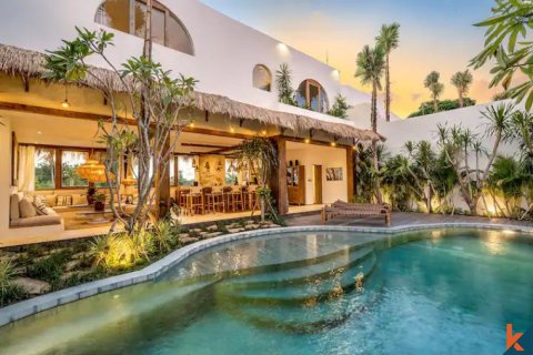 Vila 5 kamar tidur di Kerobokan, Badung, Bali (11546)