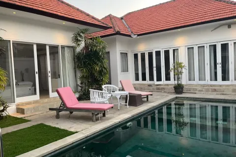 Vila 7 kamar tidur di Tibubeneng, Badung, Bali (11544)