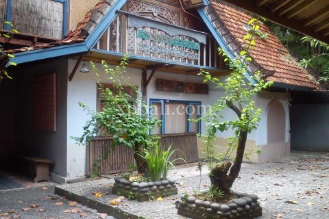 1050m2 Land in Seminyak, Badung, Bali (989) 9
