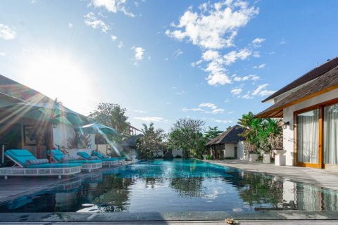 Vila 6 kamar tidur di Canggu, Badung, Bali (709)