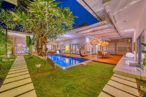 Vila 12 kamar tidur di Legian, Kuta, Badung, Bali (13945)