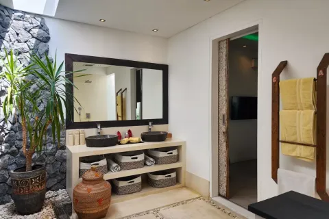4 bedrooms Villa in Tibubeneng, Badung, Bali (11081) 18