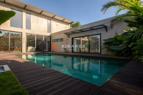 Vila 4 kamar tidur di Tibubeneng, Badung, Bali (12536)
