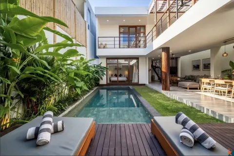 Vila 4 kamar tidur di Tibubeneng, Badung, Bali (11089)