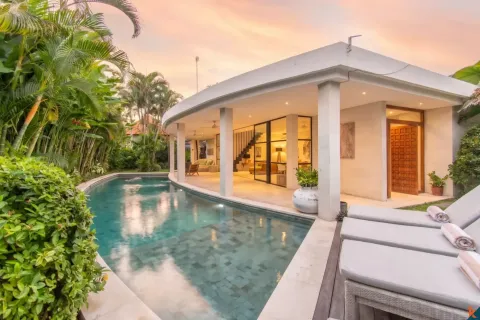 Vila 4 kamar tidur di Seminyak, Badung, Bali (10917)