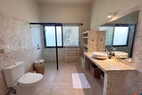 5 bedrooms Villa in Tibubeneng, Badung, Bali (12121) 16
