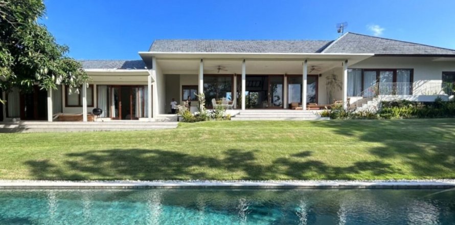 5 bedrooms Villa in Tibubeneng, Badung, Bali (12121)