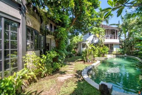 Vila 5 kamar tidur di Kerobokan, Badung, Bali (10860)