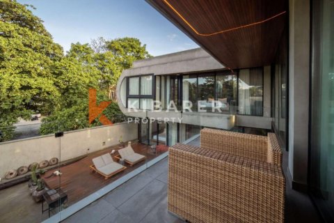 Vila 5 kamar tidur di Tibubeneng, Badung, Bali (12930)