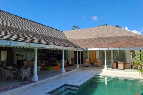 Vila 5 kamar tidur di Tumbak Bayuh, Mengwi, Badung, Bali (12070)