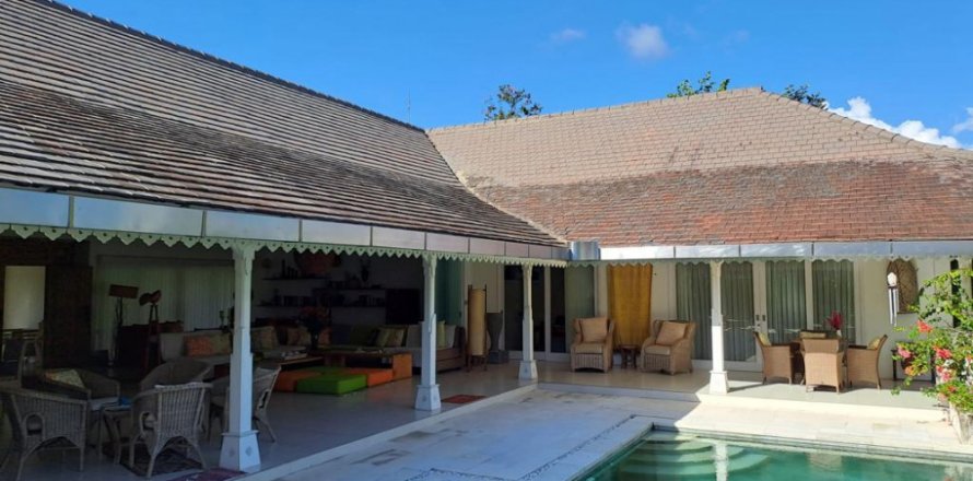 5 bedrooms Villa in Tumbak Bayuh, Mengwi, Badung, Bali (12070)