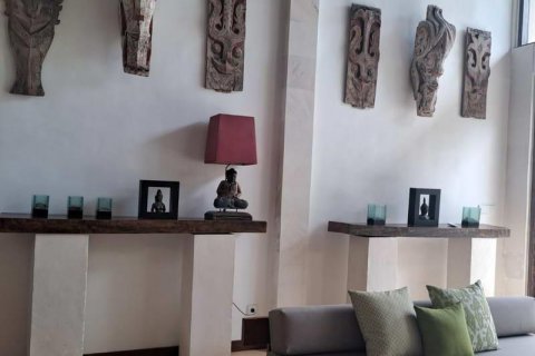 Vila 4 kamar tidur di Seminyak, Badung, Bali (6107)