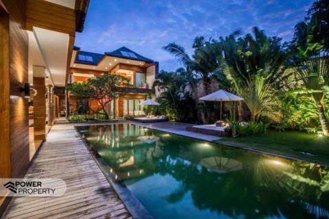 Vila 4 kamar tidur di Seminyak, Badung, Bali (8499)