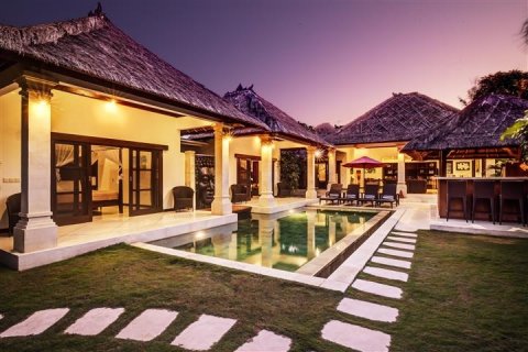 Vila 3 kamar tidur di Seminyak, Badung, Bali (1596)