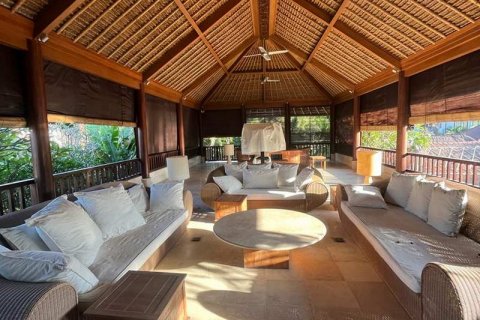 Vila 3 kamar tidur di Seminyak, Badung, Bali (696)