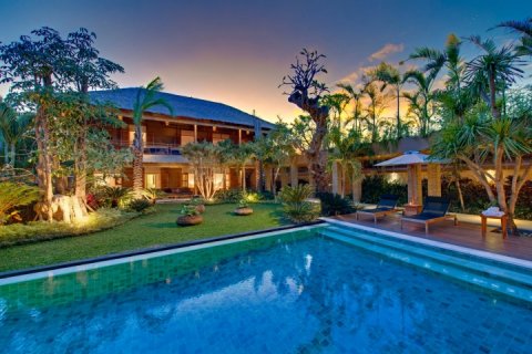 Vila 9 kamar tidur di Seminyak, Badung, Bali (1112)