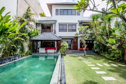 Vila 6 kamar tidur di Canggu, Badung, Bali (11611)
