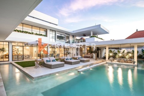 Vila 5 kamar tidur di Tibubeneng, Badung, Bali (12967)