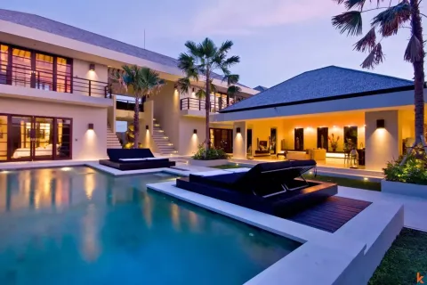 Vila 4 kamar tidur di Tibubeneng, Badung, Bali (11248)