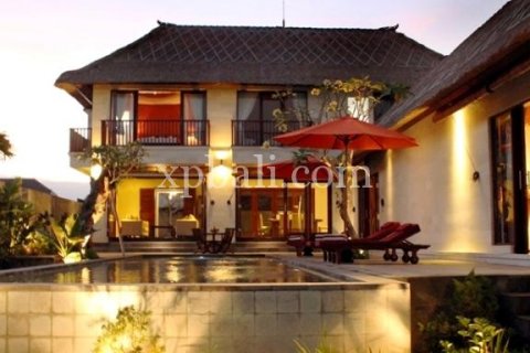 Vila 4 kamar tidur di Canggu, Badung, Bali (1009)