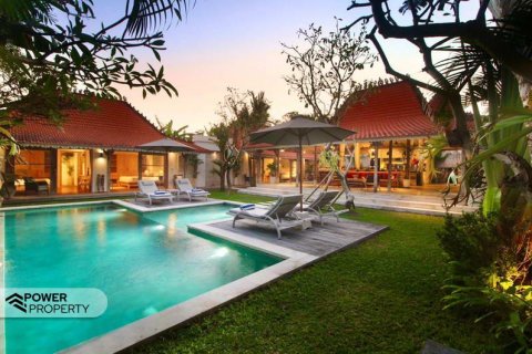 Vila 4 kamar tidur di Canggu, Badung, Bali (10612)