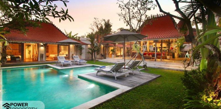 Vila 4 kamar tidur di Canggu, Badung, Bali (10612)
