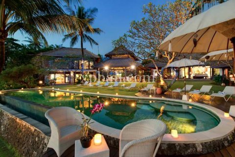 Vila 7 kamar tidur di Pererenan, Mengwi, Badung, Bali (5929)