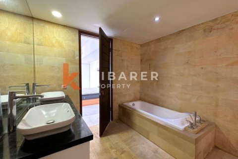 Vila 4 kamar tidur di Tibubeneng, Badung, Bali (13833) 17
