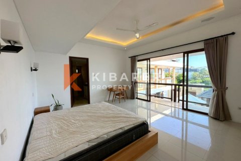 Vila 4 kamar tidur di Tibubeneng, Badung, Bali (13833) 12