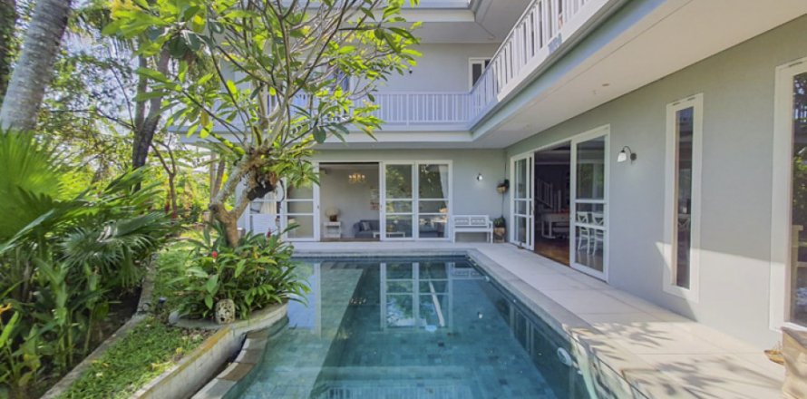3 bedrooms Villa in Tibubeneng, Badung, Bali (11600)