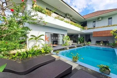 Vila 7 kamar tidur di Tibubeneng, Badung, Bali (13352)