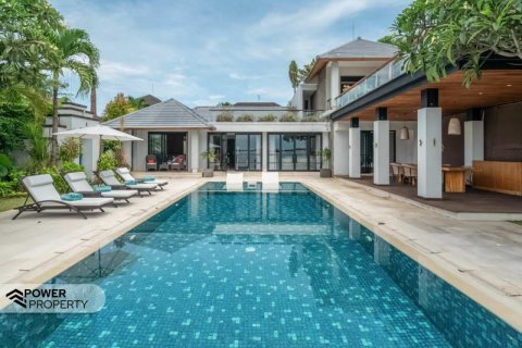 Vila 4 kamar tidur di Benoa, Badung, Bali (5889)