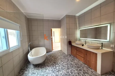 3 bedrooms Villa in Kerobokan, Badung, Bali (13287) 16