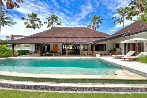 Vila 3 kamar tidur di Tibubeneng, Badung, Bali (12753)
