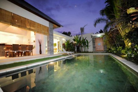 Vila 4 kamar tidur di Seminyak, Badung, Bali (1837)