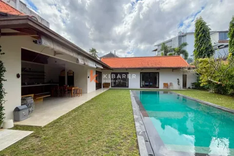 Vila 3 kamar tidur di Tibubeneng, Badung, Bali (12886)