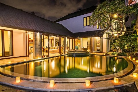 Vila 5 kamar tidur di Seminyak, Badung, Bali (1523)