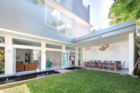 4 bedrooms Villa in South Kuta, Badung, Bali (1485) 11