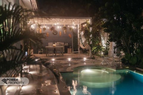 Vila 2 kamar tidur di Seminyak, Badung, Bali (9272) 8