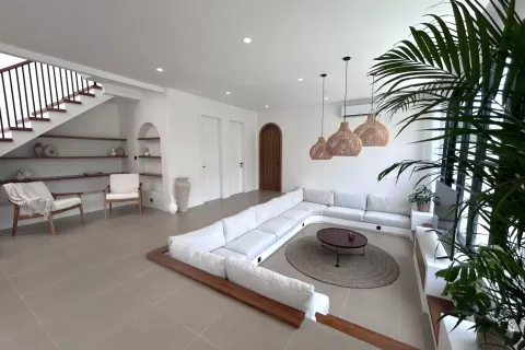 4 bedrooms Villa in Munggu, Mengwi, Badung, Bali (11598) 2
