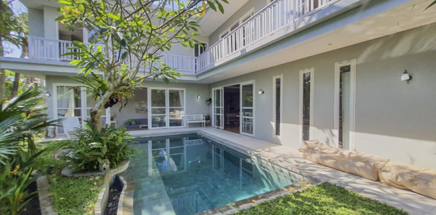 3 bedrooms Villa in Tibubeneng, Badung, Bali (11599)