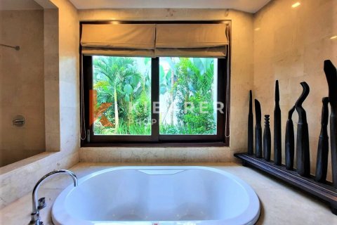 4 bedrooms Villa in Denpasar, Bali (13702) 11