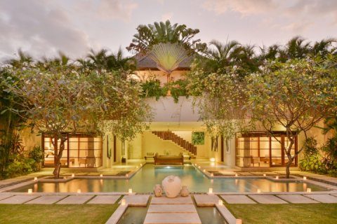 Vila 4 kamar tidur di Seminyak, Badung, Bali (1204)