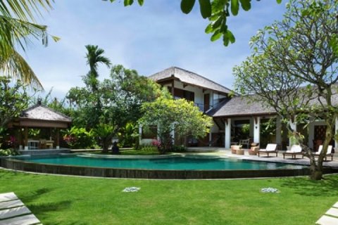 Vila 4 kamar tidur di Seminyak, Badung, Bali (1400)