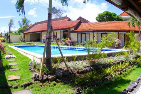 Vila 16 kamar tidur di Canggu, Badung, Bali (1043)